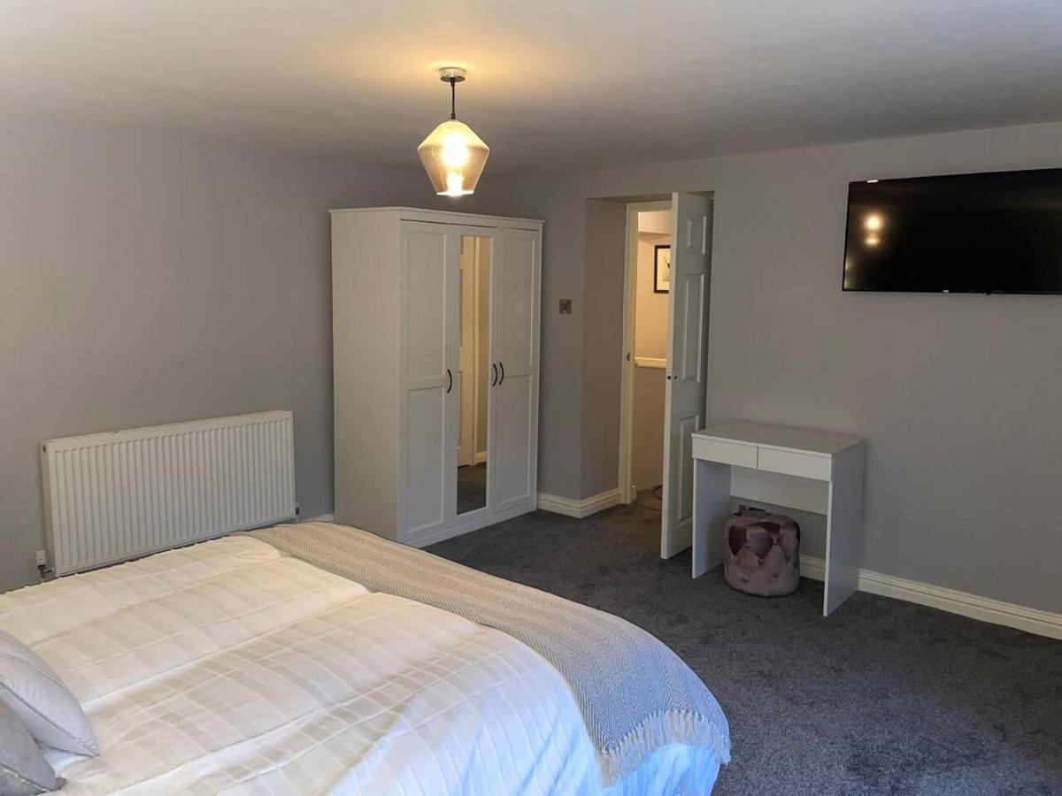 Cosy Apartment Above Village Pub Buxton  Exterior photo
